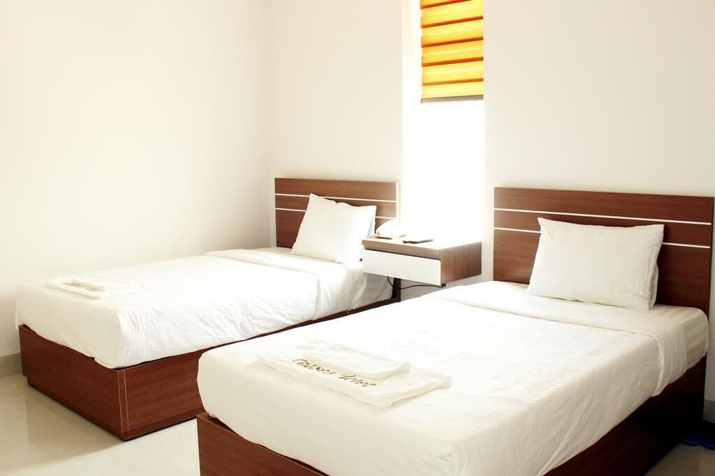 Deluxe Double Room Single Use | Hypo-allergenic bedding, in-room safe, desk, laptop workspace