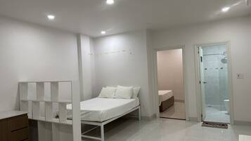 Hypo-allergenic bedding, in-room safe, desk, laptop workspace