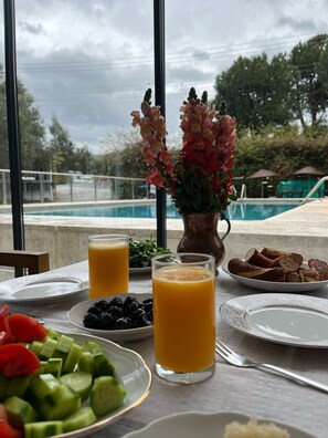 Tägliches inbegriffenes großes Frühstück