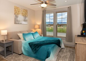 4 bedrooms, desk, travel crib, WiFi