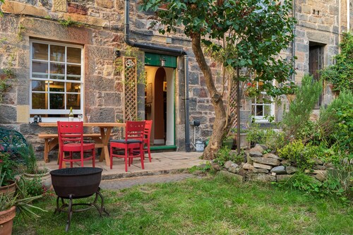 Stylish and old-world home minutes from city yet surrounded in green and country