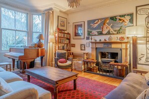 Peis, bøker og musikkbibliotek