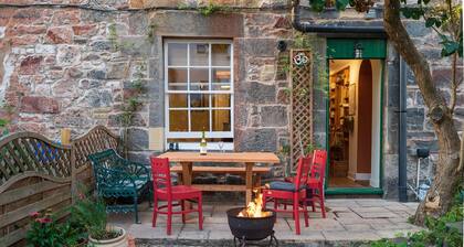 Stylish and Old-world Home Minutes From City yet Surrounded in Green and Country