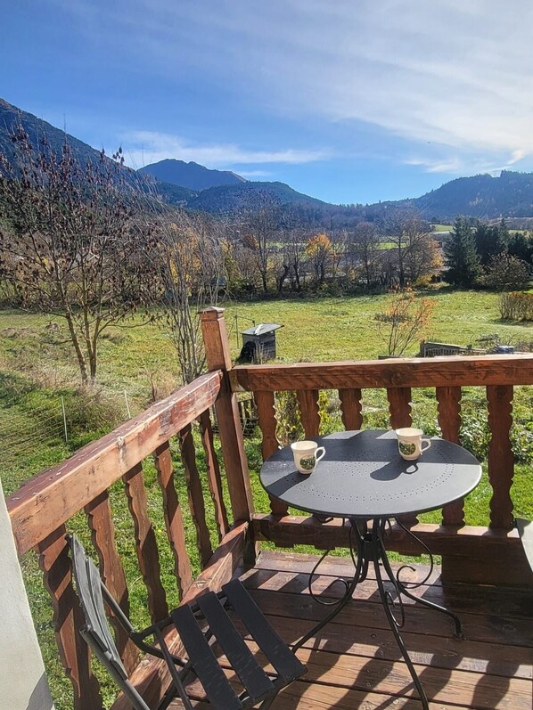 Outdoor dining - LA Vallee DU Champsaur-valgaudemar (Aubessagne)