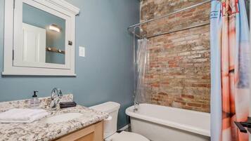 Bathtub, free toiletries, hair dryer, towels