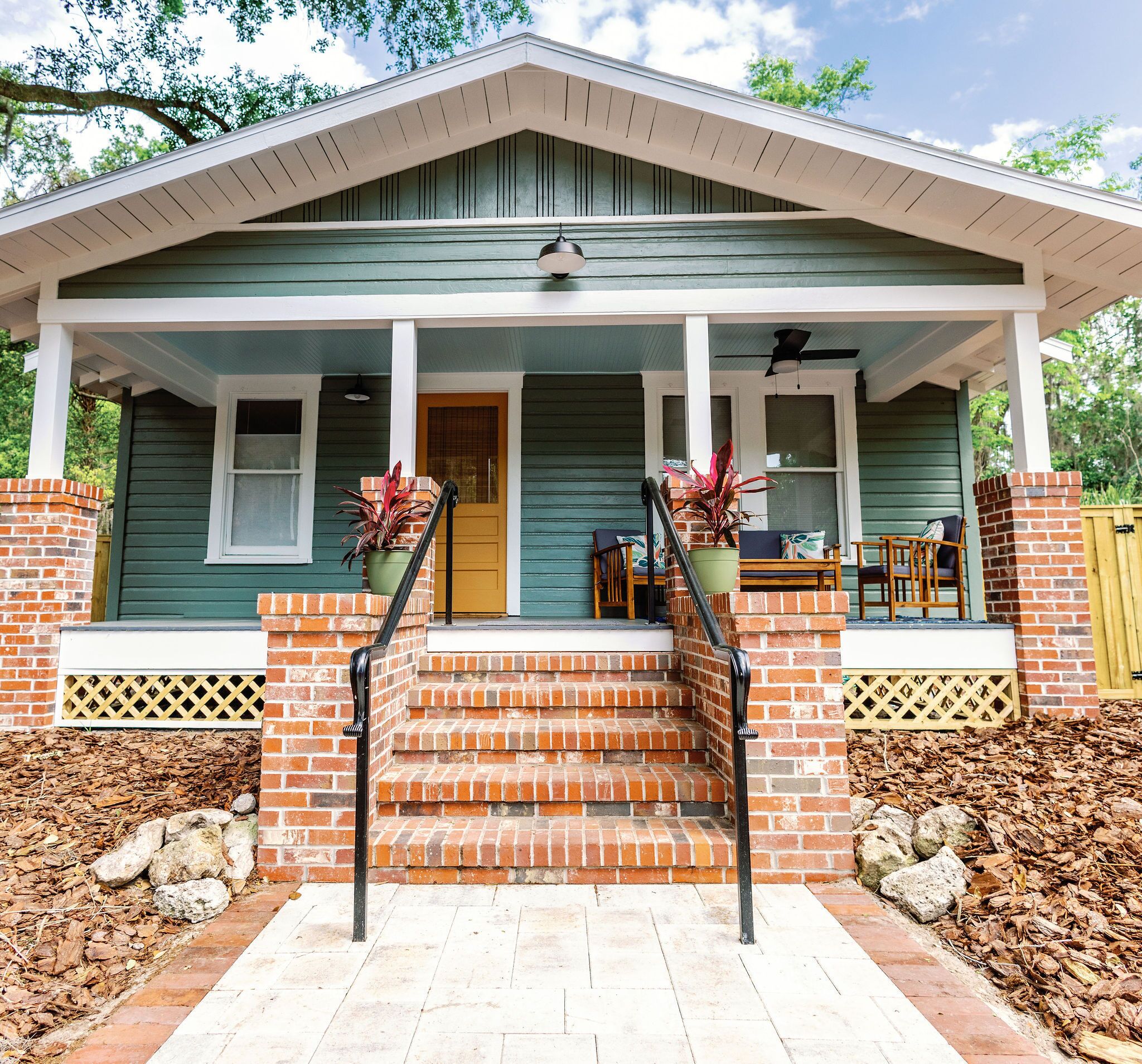 Newly renovated 2 bedroom 1 bathroom home in the Bed & Breakfast District.