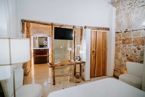 Comfort Room, 1 Queen Bed, Non Smoking, Refrigerator | Premium bedding, down comforters, in-room safe, desk - Ambrosia-Timeless Hosting (Palermo)