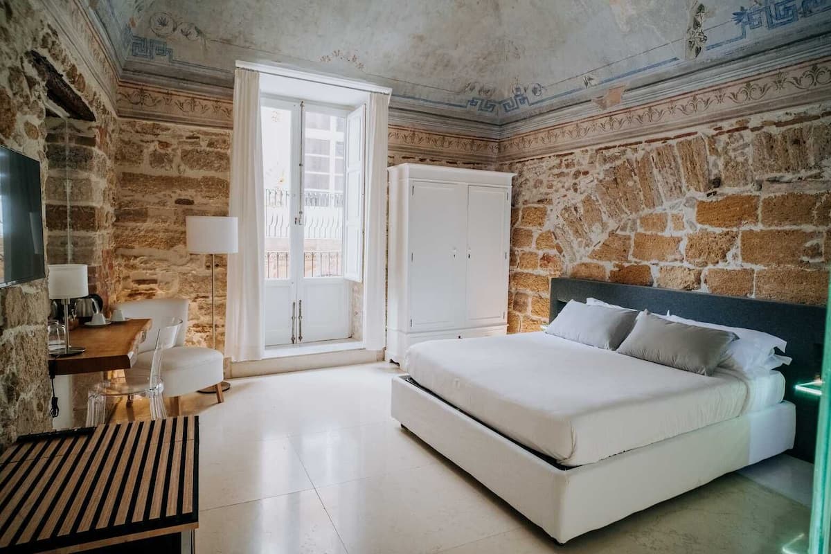 Chambre Luxe, 1 grand lit, balcon, vue ville