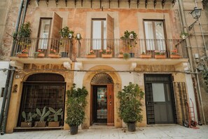 Front of property - Ambrosia-Timeless Hosting (Palermo)