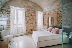 Elite Room, 1 Queen Bed, Hot Tub, City View | Premium bedding, down comforters, in-room safe, desk - Ambrosia-Timeless Hosting (Palermo)