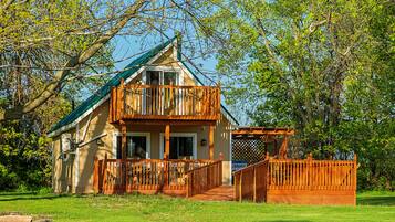Family Cottage, 3 Bedrooms, Lake View, Lakeside | Terrace/patio