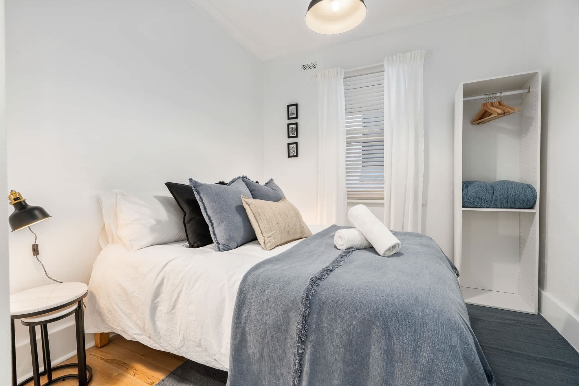 2 bedrooms, desk, iron/ironing board, WiFi