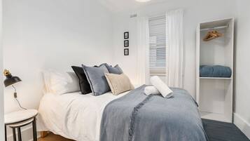 2 bedrooms, desk, iron/ironing board, WiFi