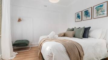 2 Schlafzimmer, Schreibtisch, Bügeleisen/Bügelbrett, WLAN