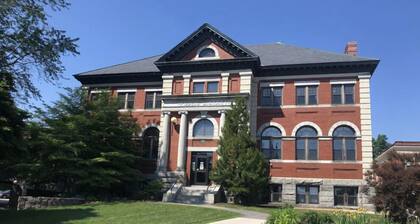 Cute Apt w/ Parking & W/D!