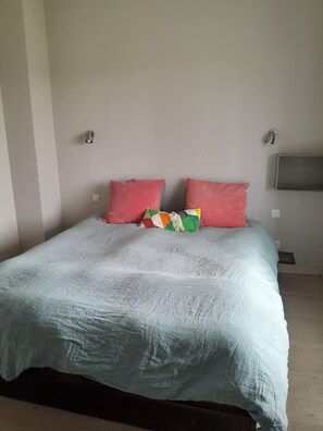 4 bedrooms, free WiFi, bed sheets