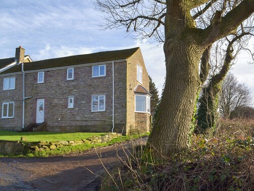 2 bedroom accommodation in Old Whittington, near Chesterfield