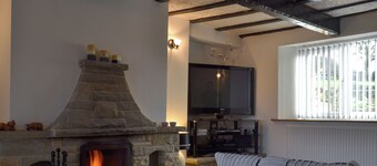 2 bedroom accommodation in Old Whittington, near Chesterfield