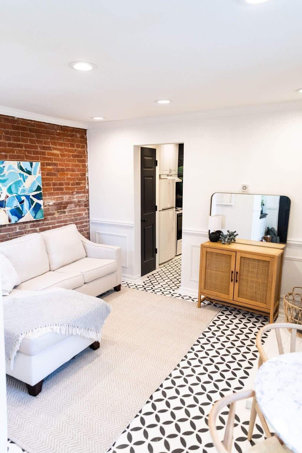 Fernseher, Bücher, Arbeitsbereiche