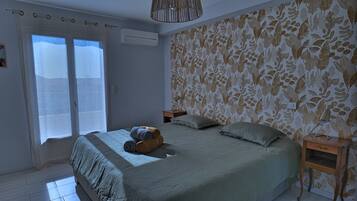 4 bedrooms, desk, iron/ironing board, free WiFi