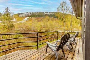 Terrace/patio - Mountainside condo with private hot tub, decks, BBQ, mtn & ski views, streaming (Girdwood)