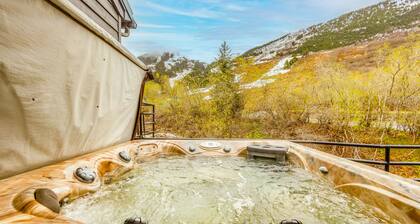 Mountainside condo with private hot tub, decks, BBQ, mtn & ski views, streaming