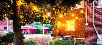 Historic 1915 2BR · No Pet Fees