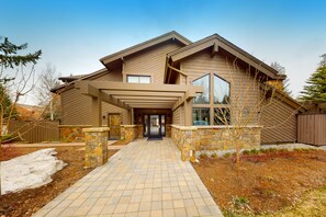 Exterior - Inviting condo with skiing, pool, fireplace, mountain view, & W/D (Sun Valley)