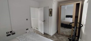 2 chambres, fer et planche à repasser, Wi-Fi gratuit, draps fournis