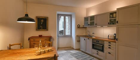 Refrigerador, horno, lavavajillas, tetera/pava eléctrica