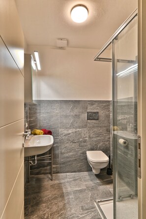 Shower, towels