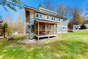 Exterior - Waterfront retreat with dock, sauna, & firepit - near Woodstock & ski areas (Barnard)