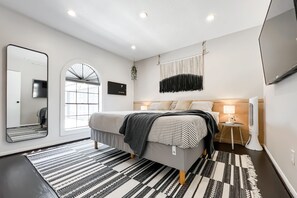 3 chambres, fer et planche à repasser, Wi-Fi, draps fournis