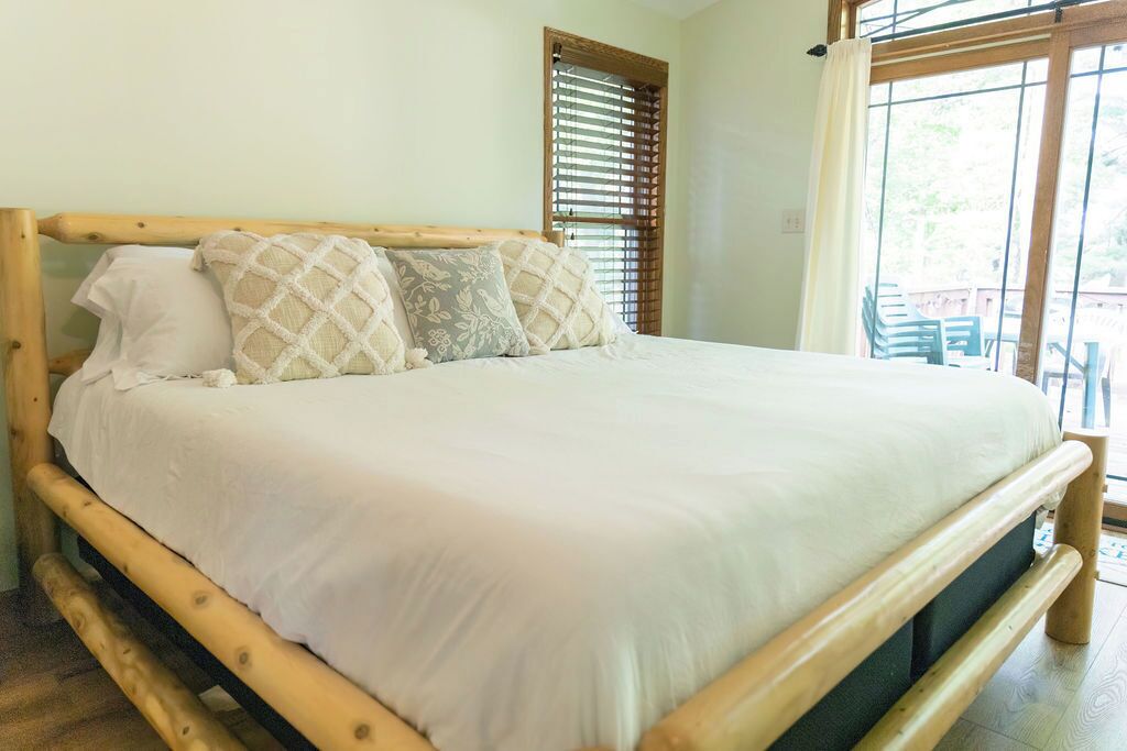 4 bedrooms, in-room safe, desk, free WiFi