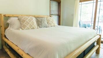 4 bedrooms, in-room safe, desk, free WiFi