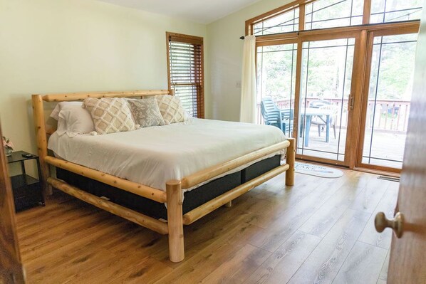 4 bedrooms, in-room safe, desk, free WiFi