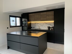 Fridge, microwave, oven, stovetop - Nouveau. Ty Louarn - Maison Bord de mer - Lesconil - Pays Bigouden (Plobannalec-Lesconil)