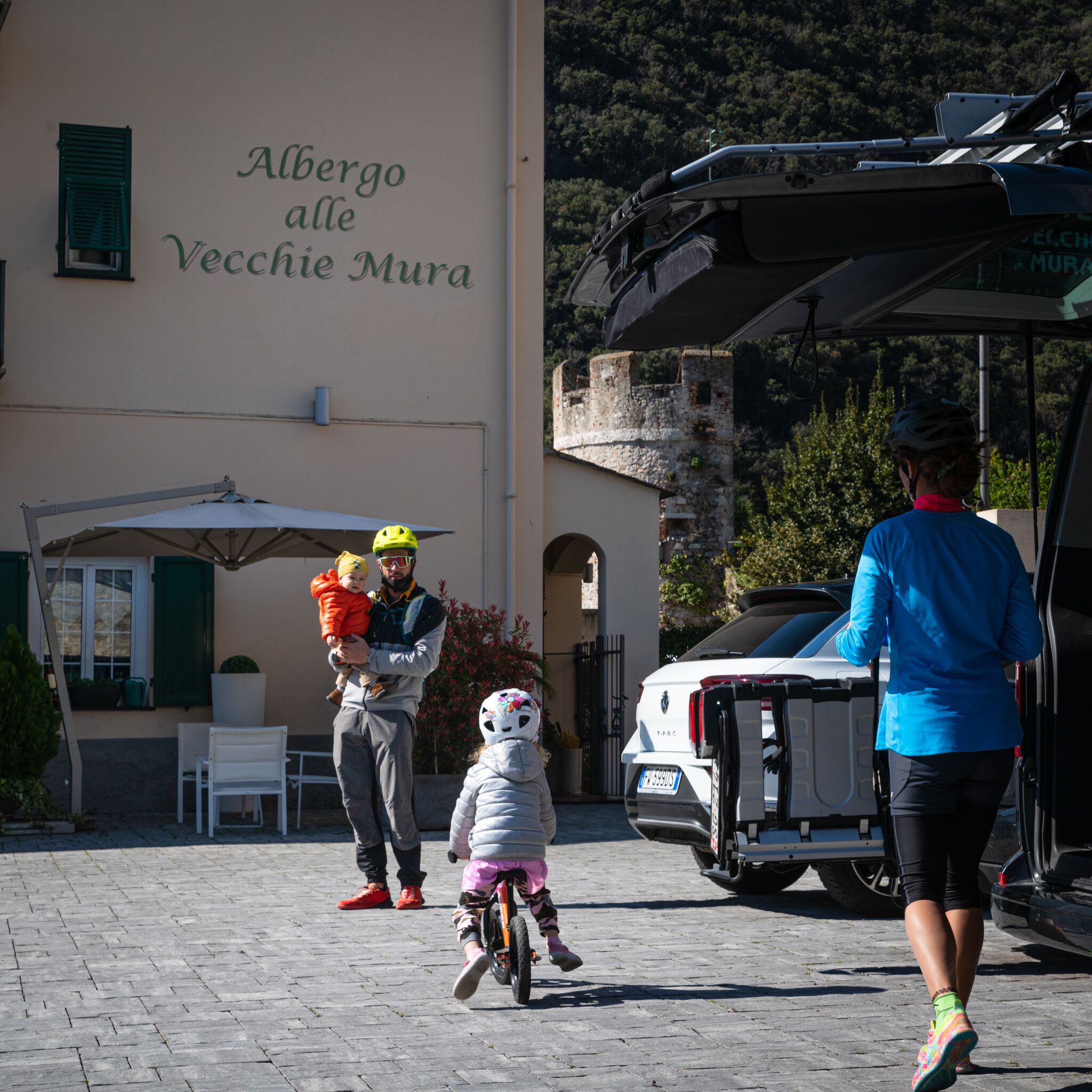 A building with a sign reading "Albergo alle Vecchie Murà".
