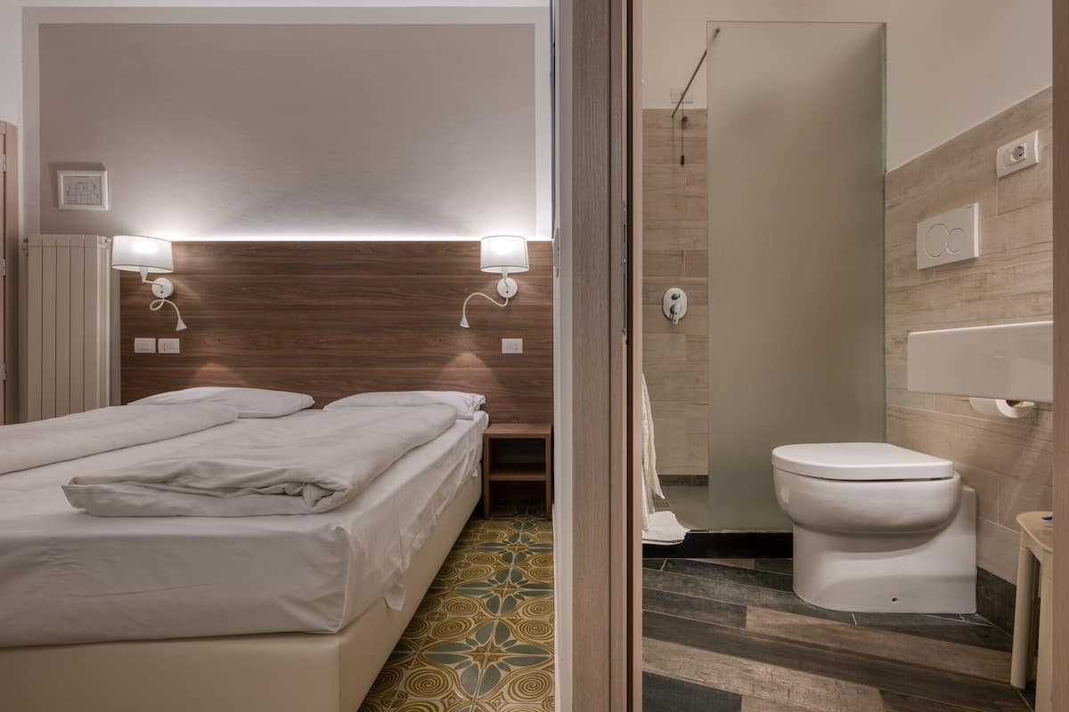 1 bedroom, minibar, desk, free WiFi