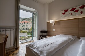 Standaard kamer, 1 twee- of 2 eenpersoonsbedden, balkon | Een minibar, een bureau, gratis wifi, beddengoed