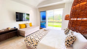 Executive Room | 1 bedroom, desk, free WiFi, bed sheets