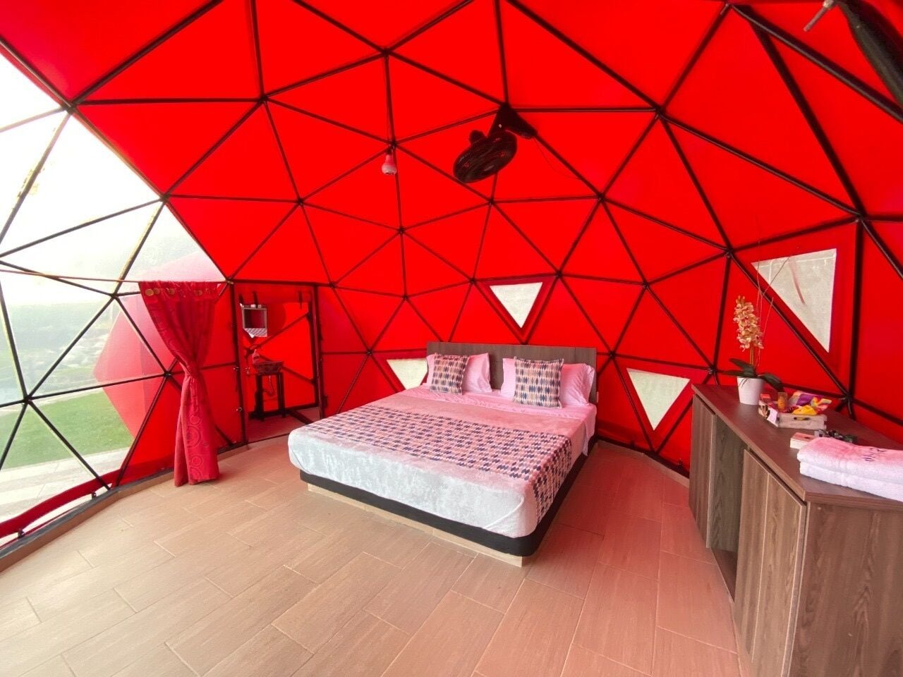 Basic Bungalow | Desk, free WiFi, bed sheets