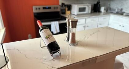 Work & Leisure Oasis, 1BR Flat Close to Amenities