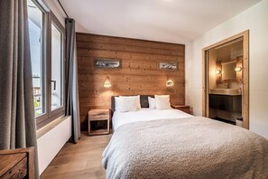 3 slaapkamers, een strijkplank/strijkijzer, internet, beddengoed