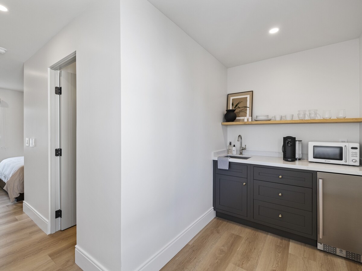 Casa Jardin Unit 11-Boutique Suite in Downtown Santa Barbara