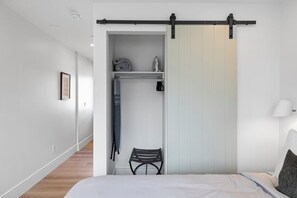 Desk, iron/ironing board, travel cot, WiFi