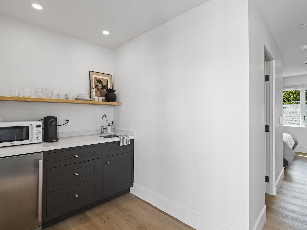 Casa Jardin Unit 10-Boutique Suite in Downtown Santa Barbara