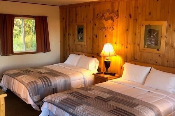 Ropa de cama de alta calidad, muebles diferentes y escritorio