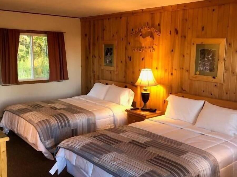Comfort Room, 2 Queen Beds | Premium bedding, individually furnished, desk, free WiFi