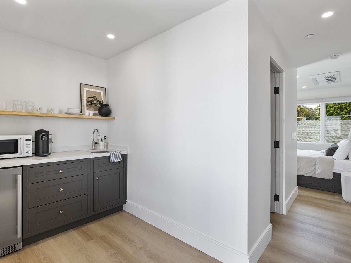 Casa Jardin Unit 9-Boutique Suite in Downtown Santa Barbara